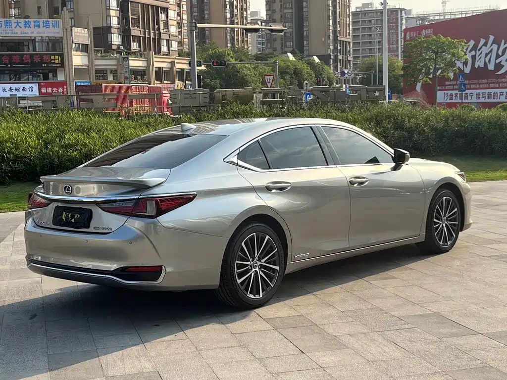 Lexus Lexus ES 2022 300h Premium Edition 2022 - thumbnail 5