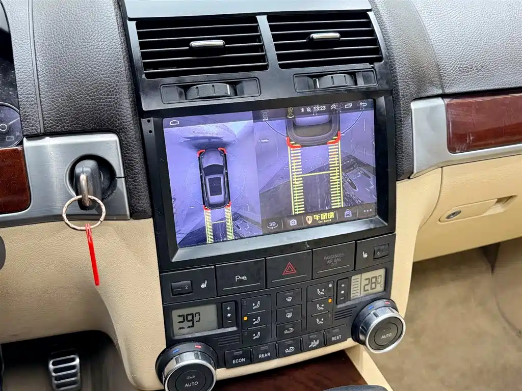Volkswagen Volkswagen Touareg 2006 4.2L Top Trim 2005 - thumbnail 8