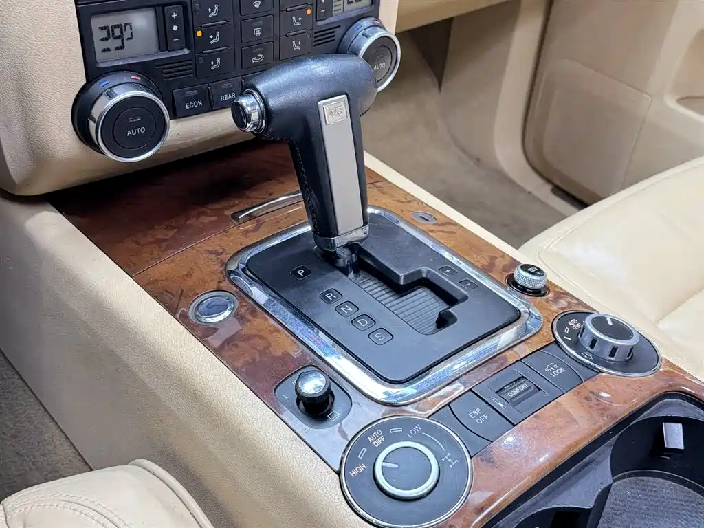 Volkswagen Volkswagen Touareg 2006 4.2L Top Trim 2005 - thumbnail 9