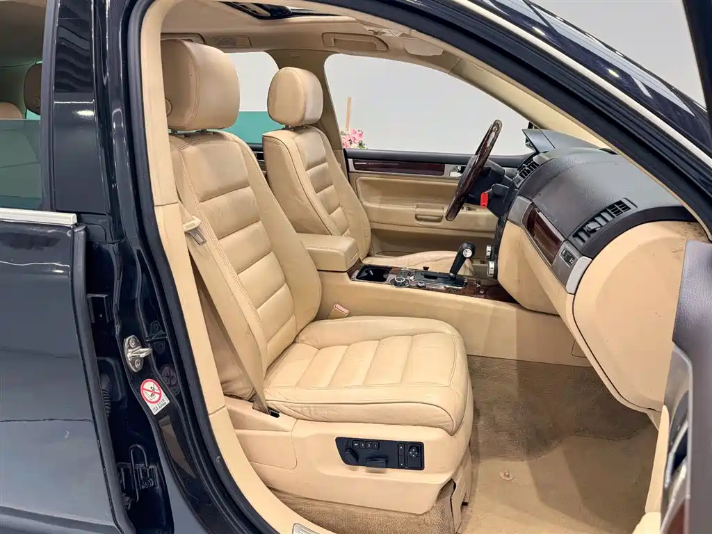 Volkswagen Volkswagen Touareg 2006 4.2L Top Trim 2005 - thumbnail 10