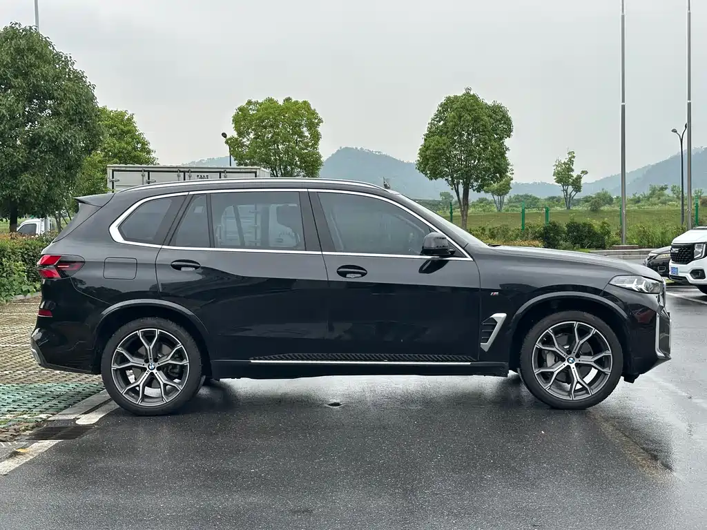 BMW BMW X5 2025 xDrive 30Li M Sport Night Edition 2025 - thumbnail 4