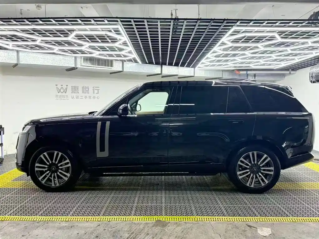 Land Rover Range Rover 2024 3.0 L6 400PS Vogue Extended Wheelbase 2024 - thumbnail 3