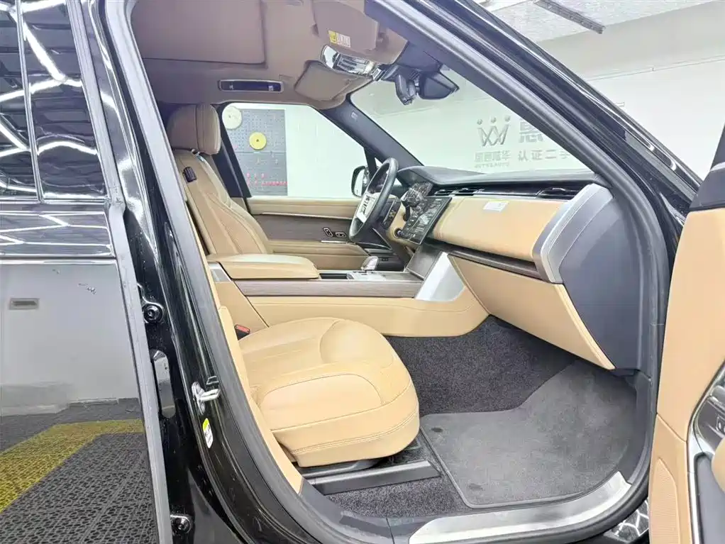 Land Rover Range Rover 2024 3.0 L6 400PS Vogue Extended Wheelbase 2024 - thumbnail 5
