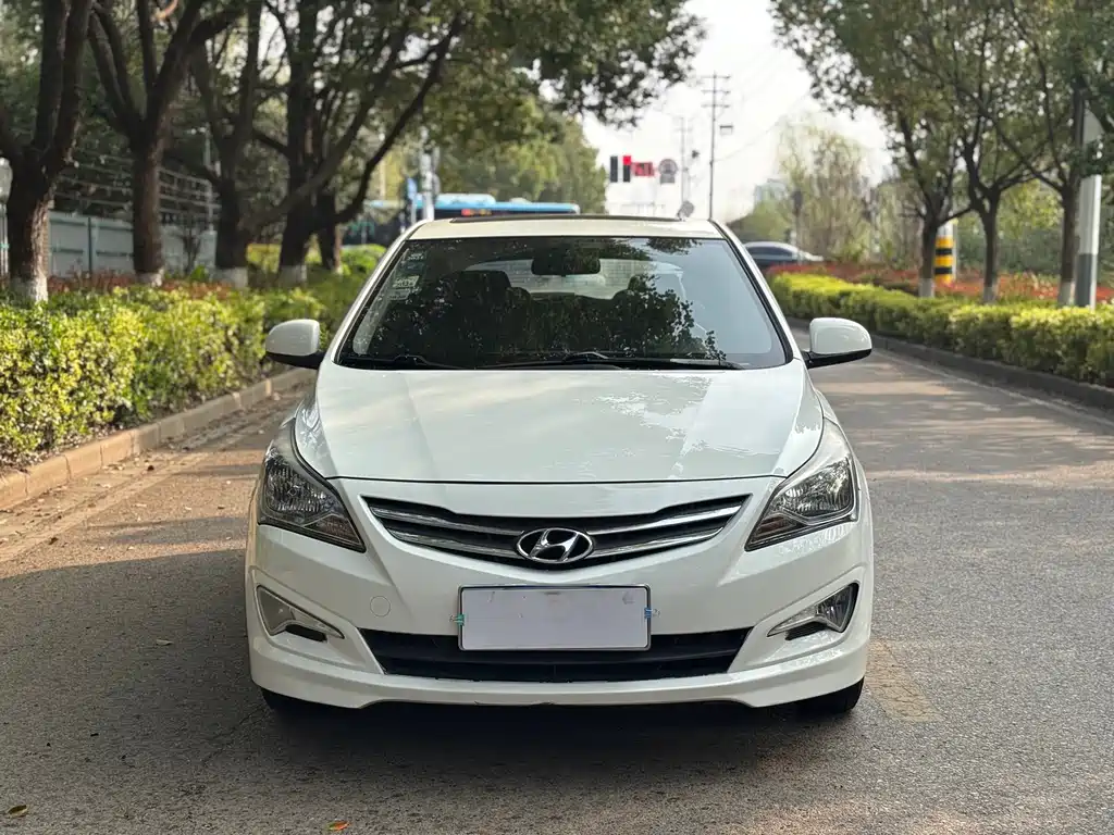 Hyundai Hyundai Reina 2014 1.4L Automatic GLX 2014 - thumbnail 2