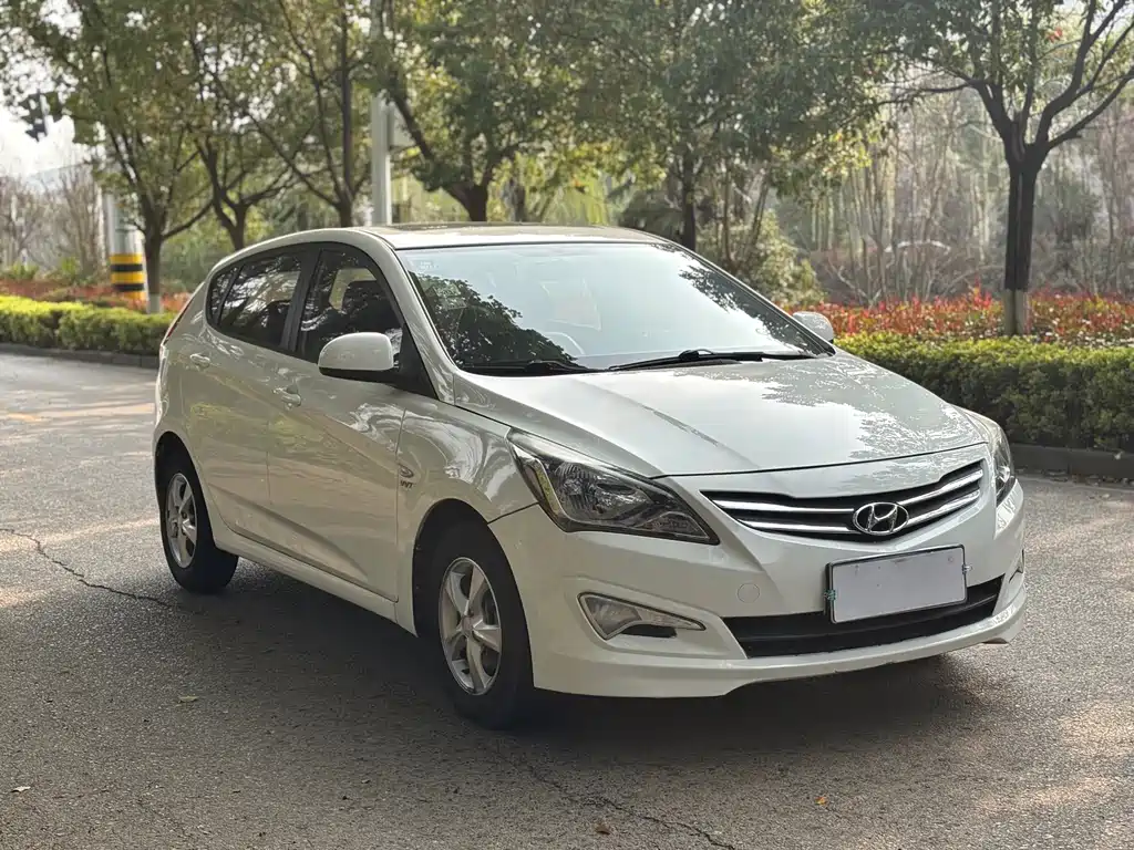 Hyundai Hyundai Reina 2014 1.4L Automatic GLX 2014 - thumbnail 3