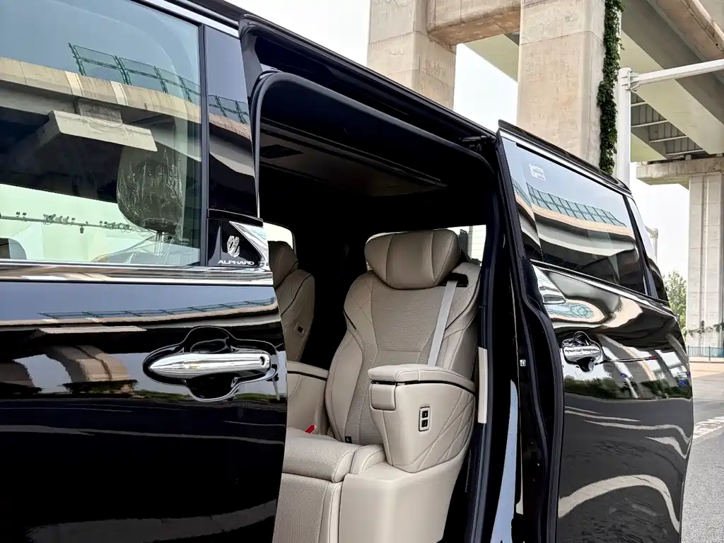 Toyota Alphard 2025 Hybrid 2.5L Premium Gold Edition 2026 - thumbnail 9