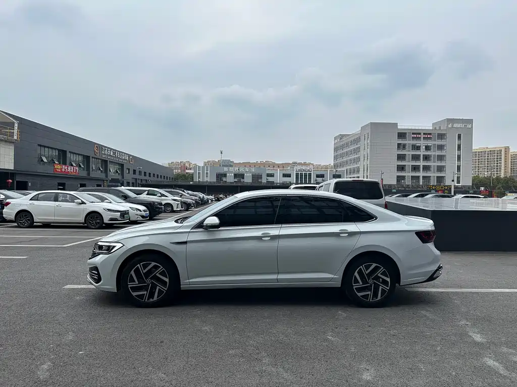 Volkswagen Volkswagen Sagitar 2024 300TSI DSG Beyond Edition 2025 - thumbnail 4
