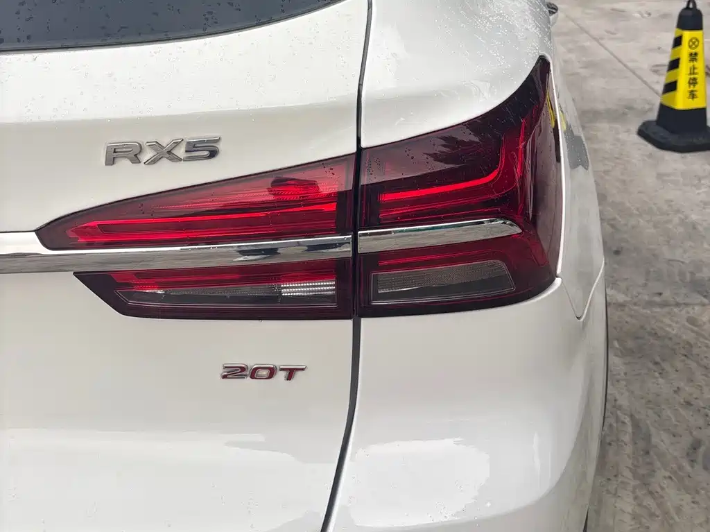 Roewe Roewe RX5 2019 20T FWD Automatic 4G Connected Platinum Edition 2019 - thumbnail 6