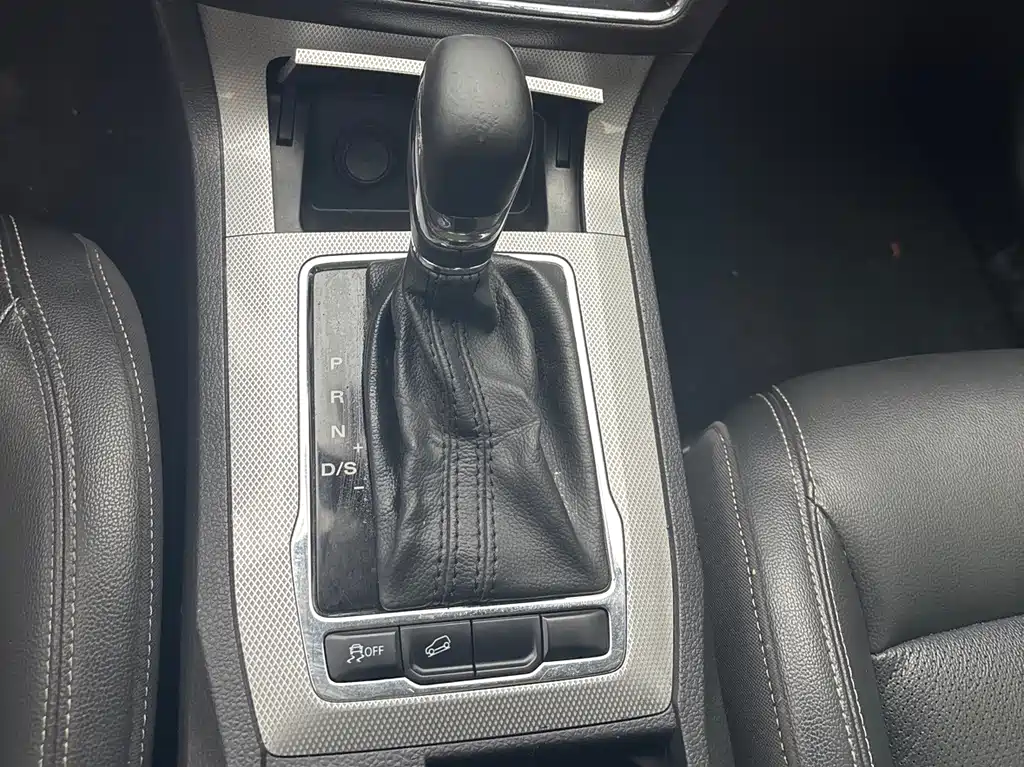 Roewe Roewe RX5 2019 20T FWD Automatic 4G Connected Platinum Edition 2019 - thumbnail 14