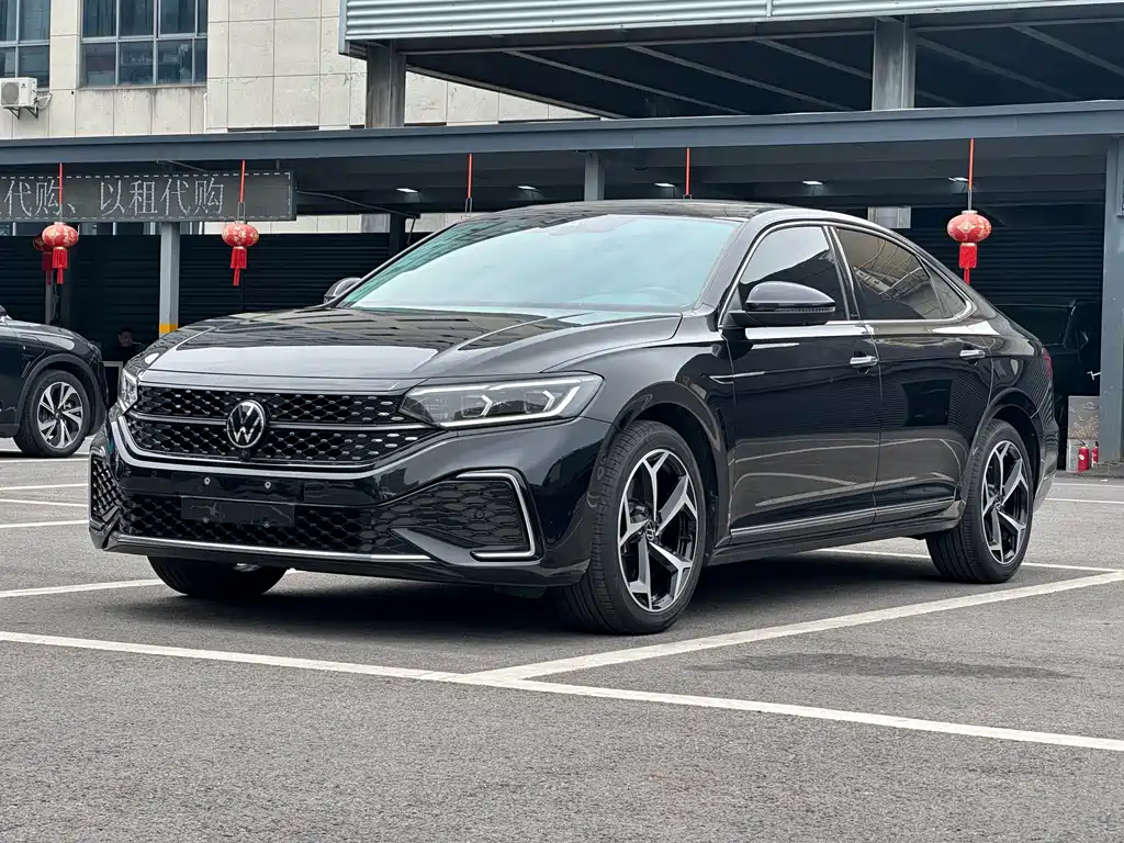 Volkswagen Passat 2023 330TSI Starlight Luxury Edition 2022