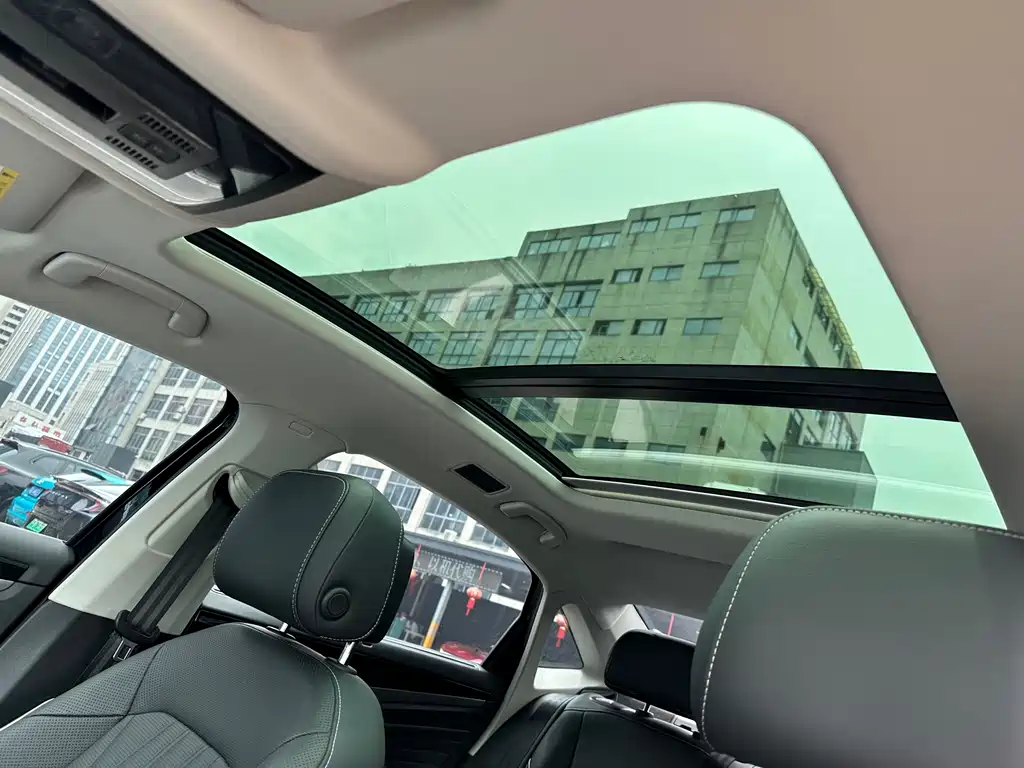 Volkswagen Passat 2023 330TSI Starlight Luxury Edition 2022 - thumbnail 9