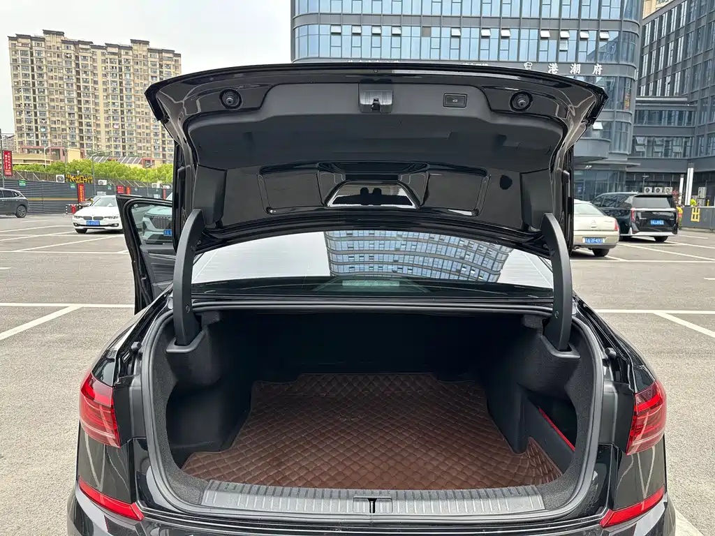 Volkswagen Passat 2023 330TSI Starlight Luxury Edition 2022 - thumbnail 17