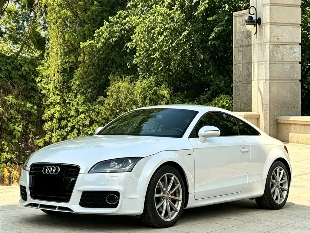 Audi Audi TT 2011 TT Coupe 2.0 TFSI 2011