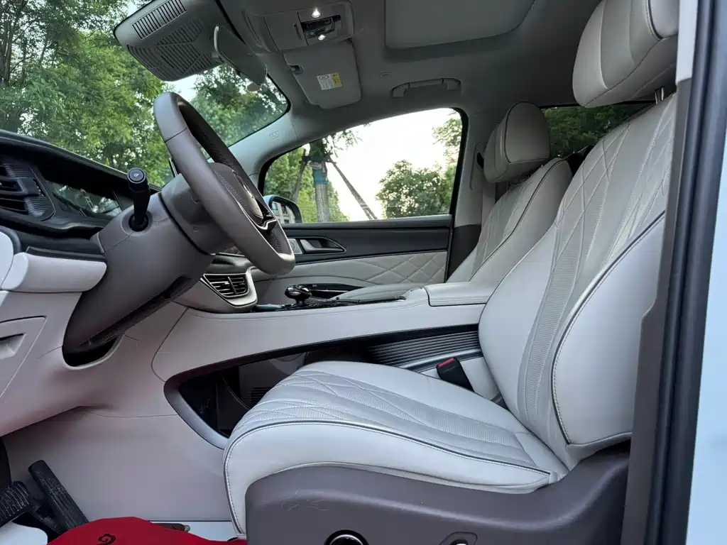 Denza Denza D9 2022 DM-i 970 AWD Prestige Edition 2024 - thumbnail 4
