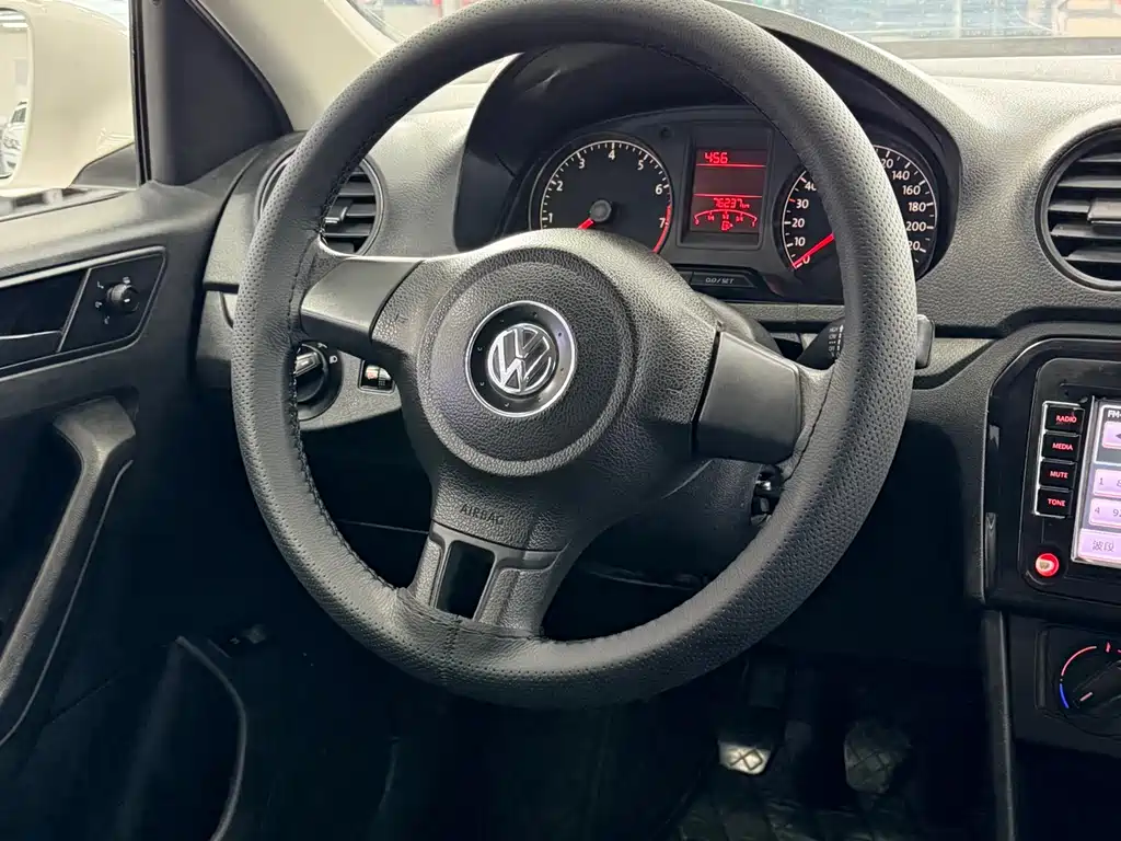 Volkswagen Jetta 2015 Zhihui Edition 1.4L Manual Fashion Type 2015 - thumbnail 15