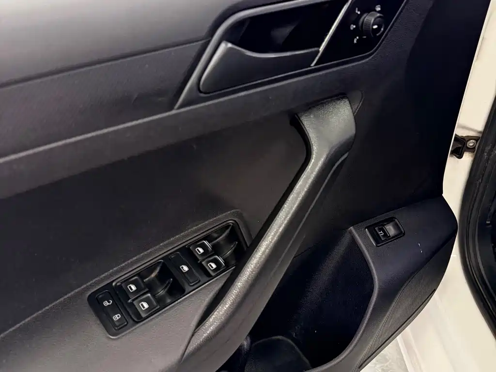 Volkswagen Jetta 2015 Zhihui Edition 1.4L Manual Fashion Type 2015 - thumbnail 19