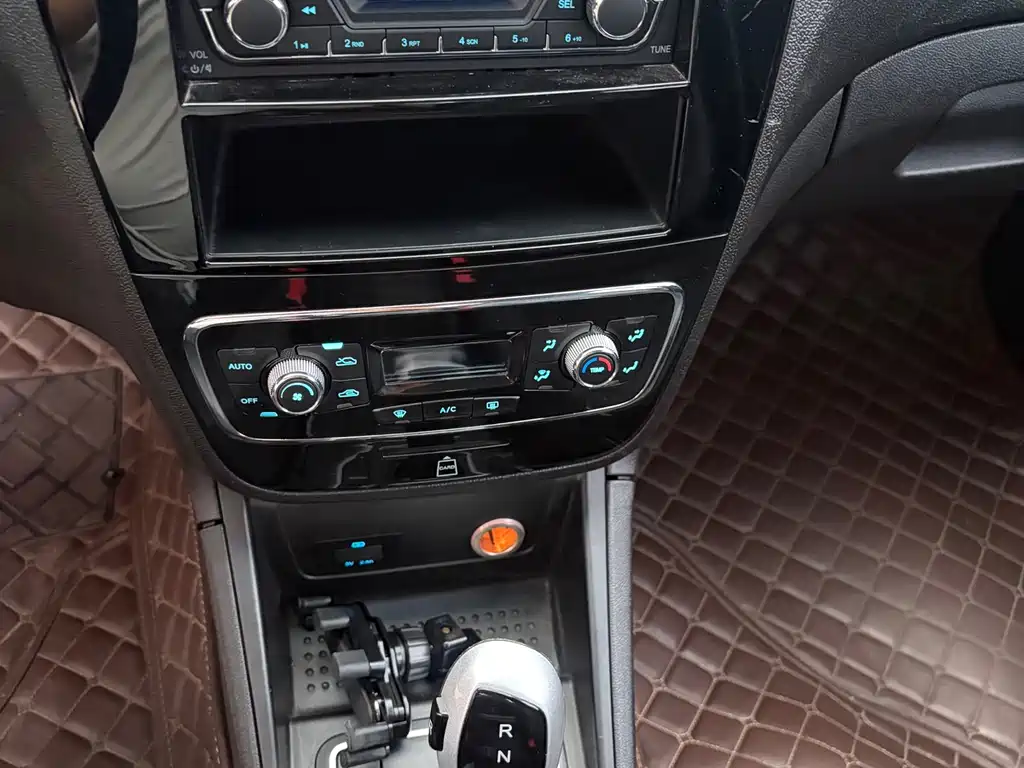 JAC Group JAC iEVA50 2019 Luxury Intelligent Edition 2019 - thumbnail 14