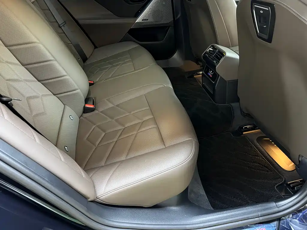 BMW BMW 5 Series 2024 530Li Leading Edition Luxury Package 2024 - thumbnail 19