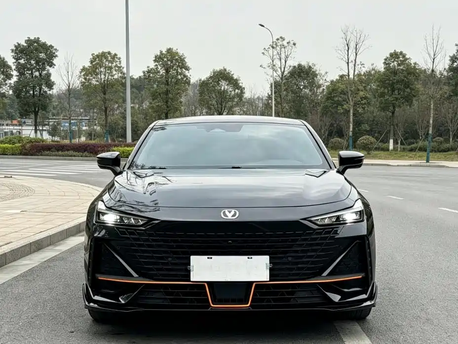 Changan Changan UNI-V 2023 1.5T Sport Edition 2023 - thumbnail 2