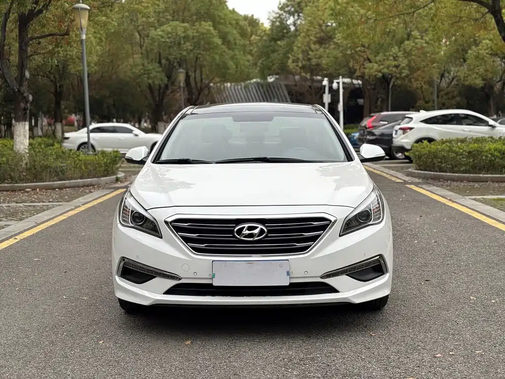 Hyundai 2017 Hyundai Sonata 2.4L DLX 2017 - thumbnail 2