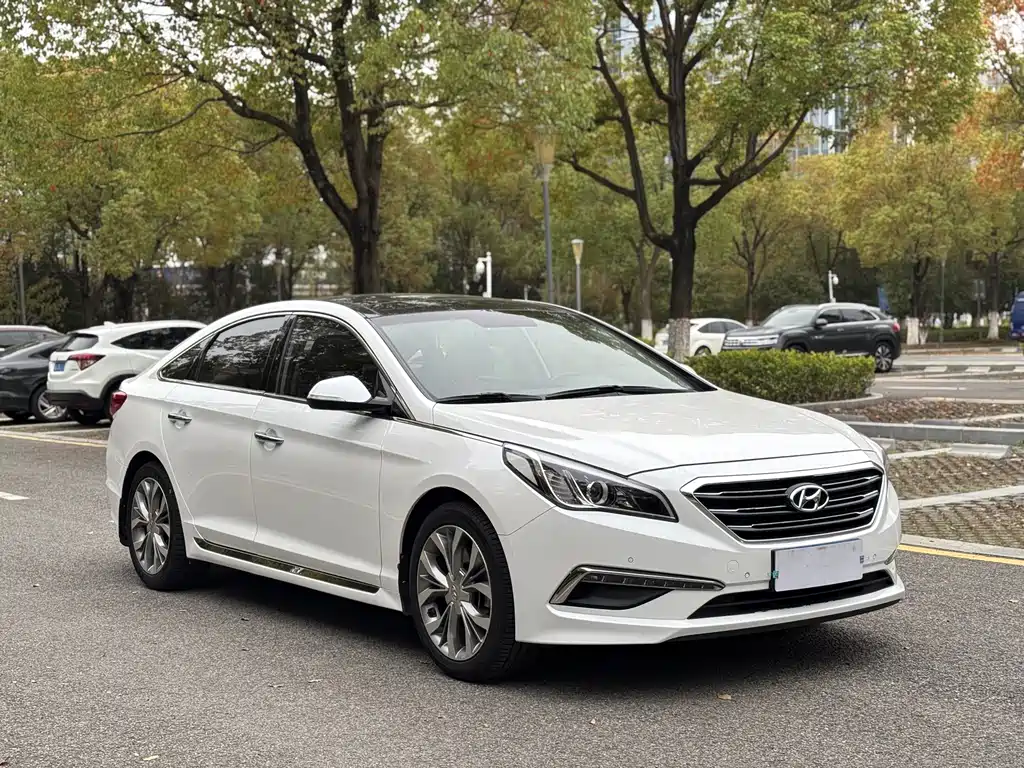 Hyundai 2017 Hyundai Sonata 2.4L DLX 2017 - thumbnail 3