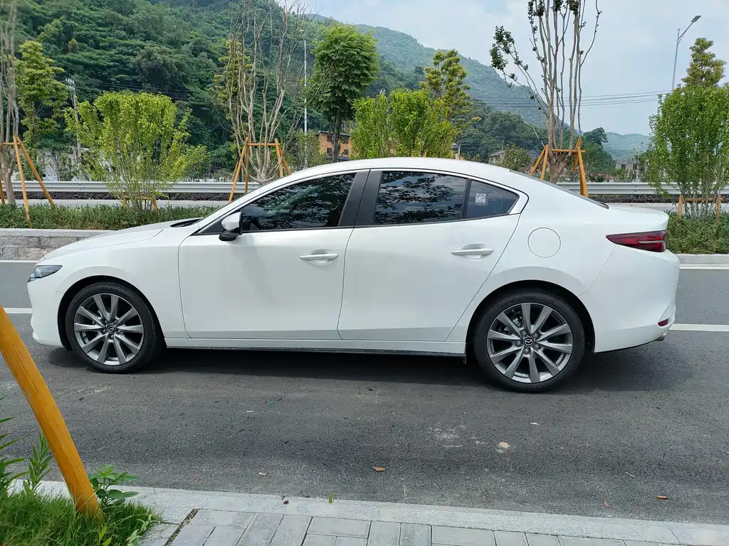 Mazda Mazda 3 Axela 2023 2.0L Automatic Zhizhen Edition 2024 - thumbnail 3