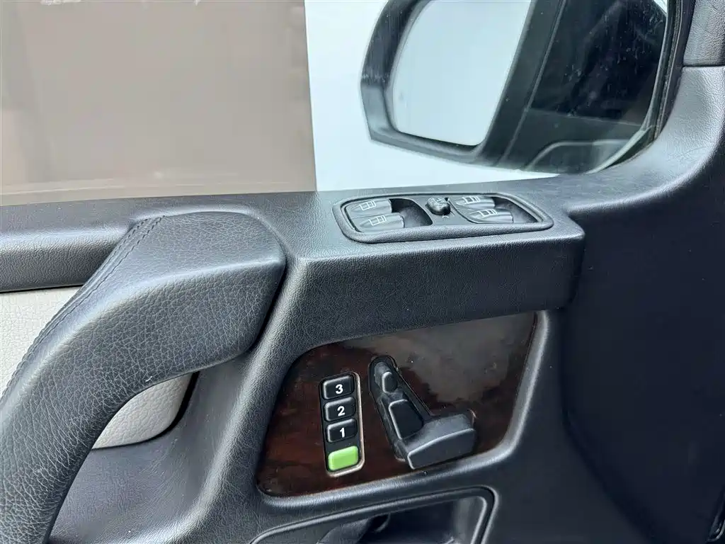 Mercedes-Benz Mercedes-Benz G-Class 2010 G 500 2010 - thumbnail 24