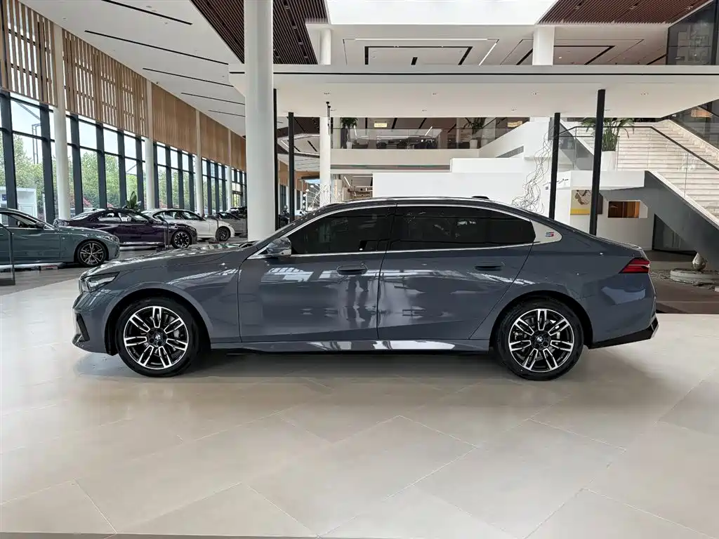 BMW BMW 5 Series 2024 530Li Leading Edition M Sport Package 2024 - thumbnail 6