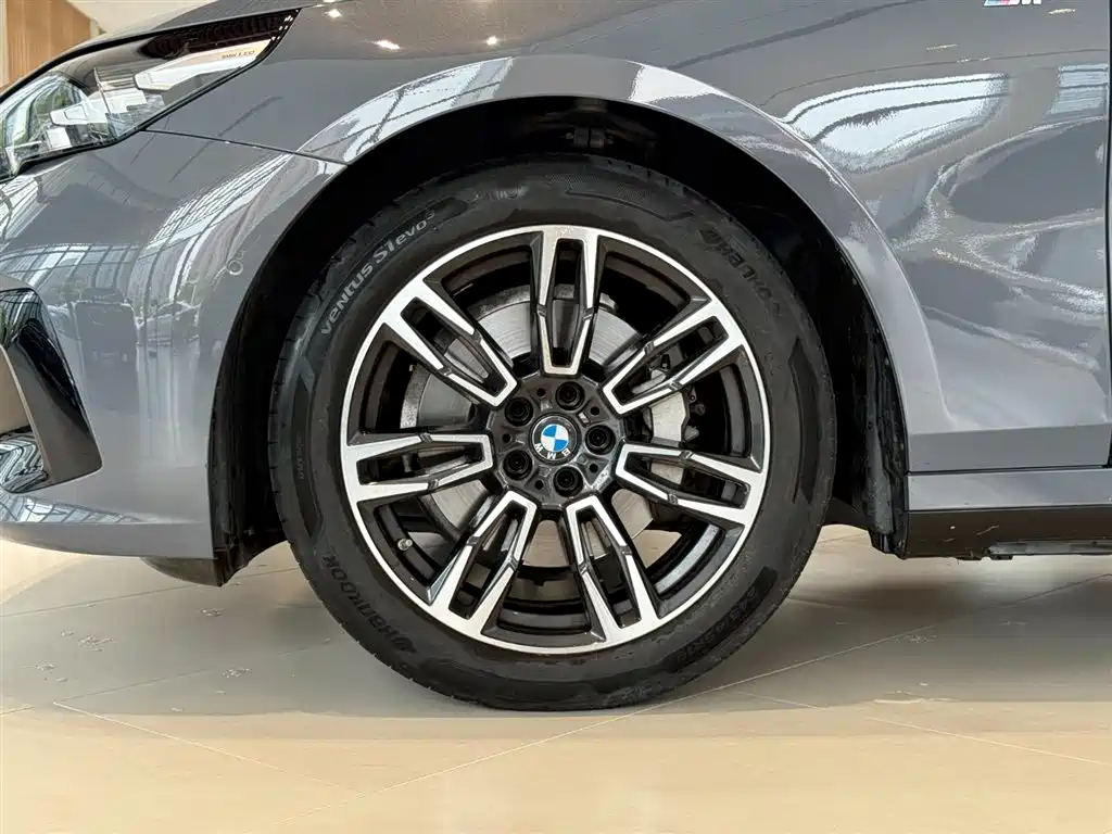BMW BMW 5 Series 2024 530Li Leading Edition M Sport Package 2024 - thumbnail 14