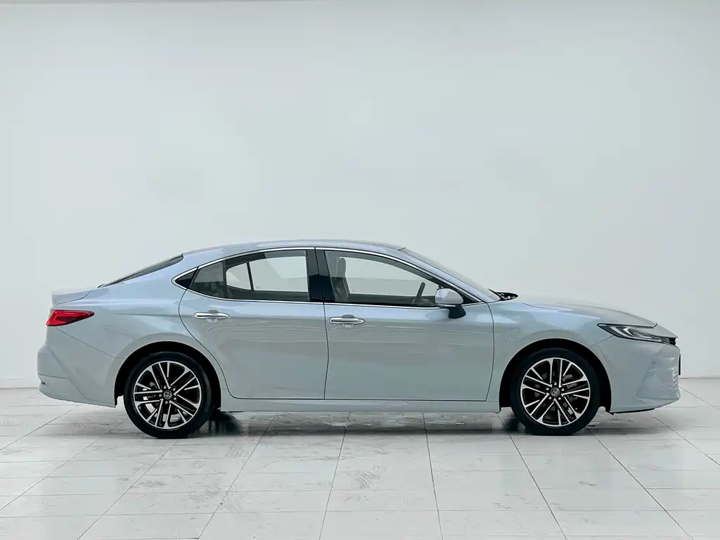 Toyota Camry 2024 Hybrid 2.5HG Premium Edition 2024 - thumbnail 3