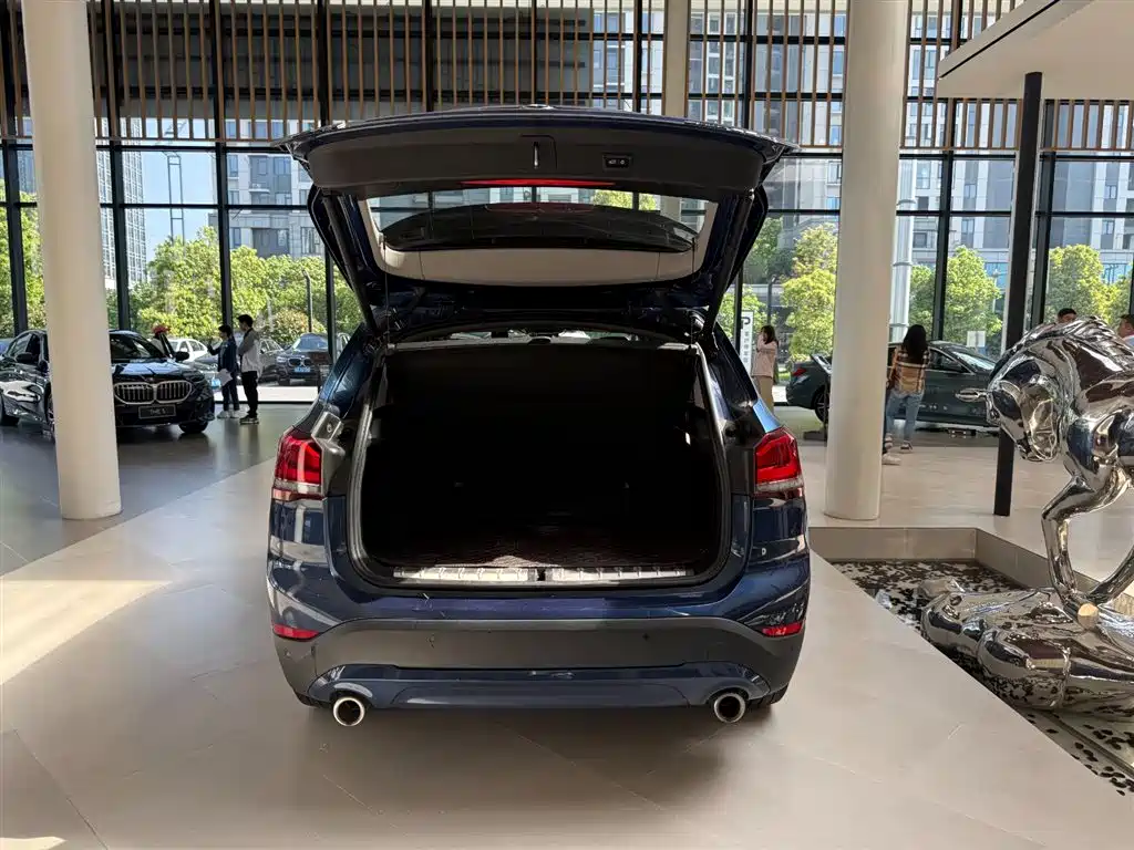 BMW BMW X1 2021 sDrive25Li Leading Edition 2020 - thumbnail 4