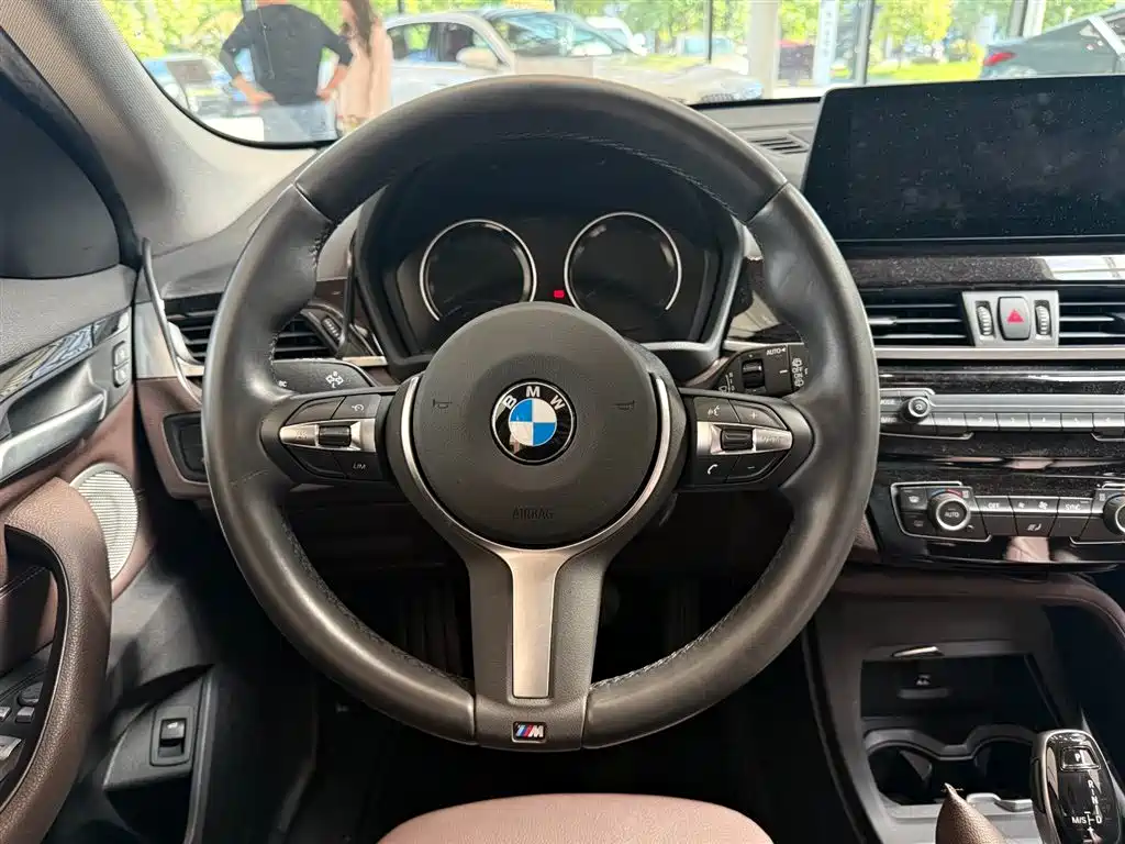 BMW BMW X1 2021 sDrive25Li Leading Edition 2020 - thumbnail 6