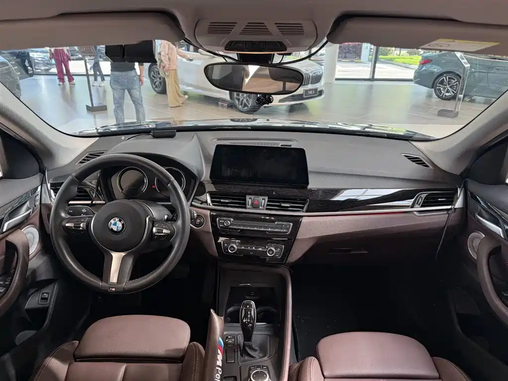 BMW BMW X1 2021 sDrive25Li Leading Edition 2020 - thumbnail 15