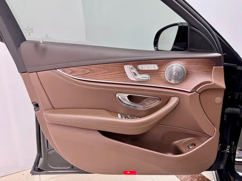 Mercedes-Benz Mercedes-Benz E-Class 2022 Facelift E 300 L Luxury 2022 - thumbnail 8