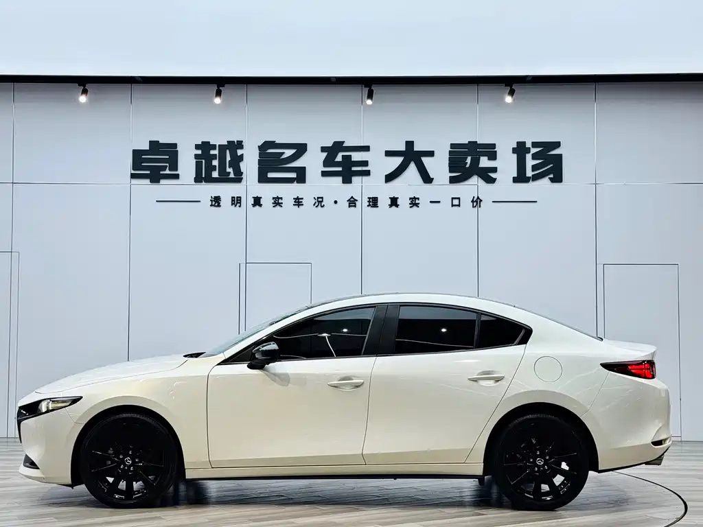 Mazda Mazda 3 Axela 2022 2.0L Automatic Zhiya Obsidian Edition 2022 - thumbnail 4