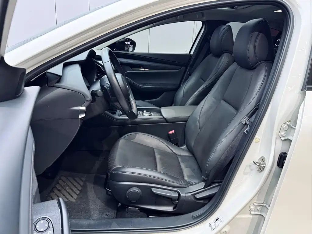 Mazda Mazda 3 Axela 2022 2.0L Automatic Zhiya Obsidian Edition 2022 - thumbnail 9