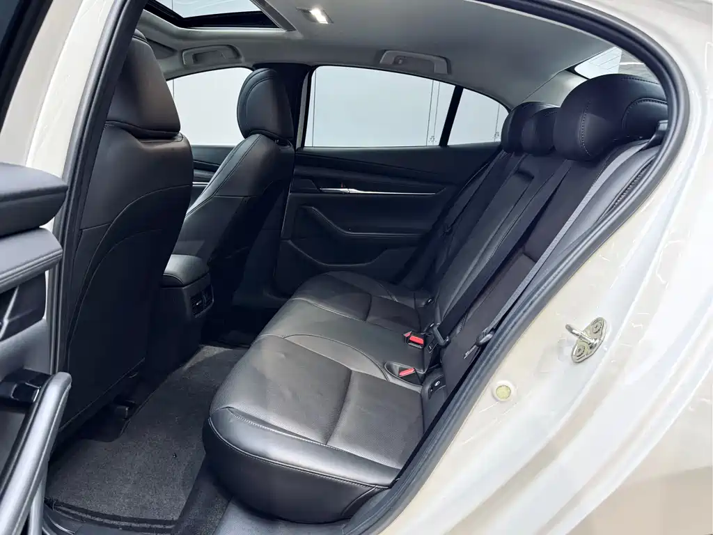 Mazda Mazda 3 Axela 2022 2.0L Automatic Zhiya Obsidian Edition 2022 - thumbnail 10
