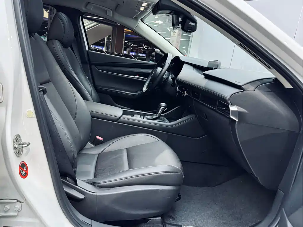 Mazda Mazda 3 Axela 2022 2.0L Automatic Zhiya Obsidian Edition 2022 - thumbnail 16