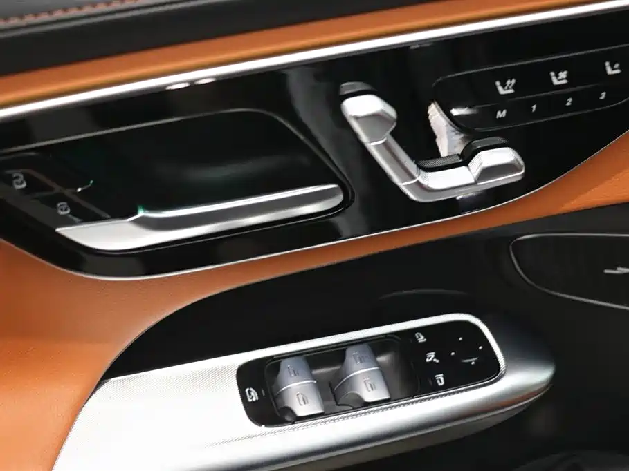 Mercedes-Benz Mercedes-Benz GLC 2023 GLC 260 L 4MATIC Luxury 5-Seater 2023 - thumbnail 11