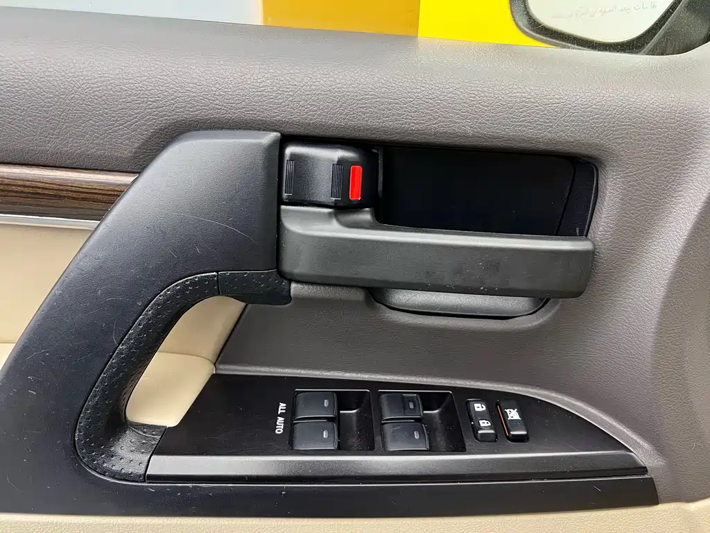 Toyota Land Cruiser (Import) 2017 4.0L Automatic 2019 - thumbnail 3