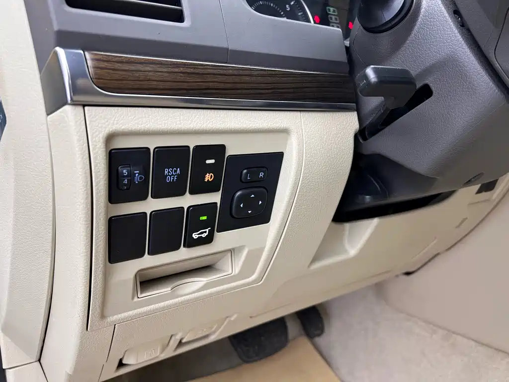 Toyota Land Cruiser (Import) 2017 4.0L Automatic 2019 - thumbnail 4