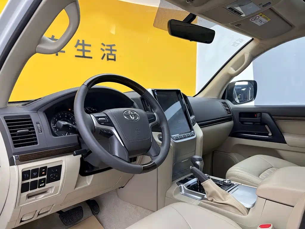 Toyota Land Cruiser (Import) 2017 4.0L Automatic 2019 - thumbnail 5