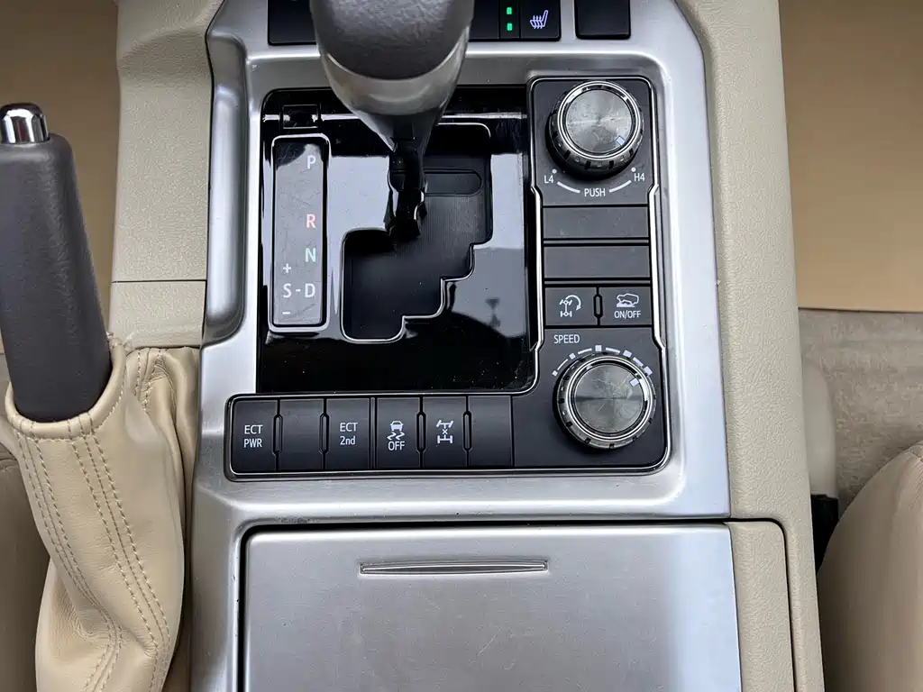 Toyota Land Cruiser (Import) 2017 4.0L Automatic 2019 - thumbnail 12