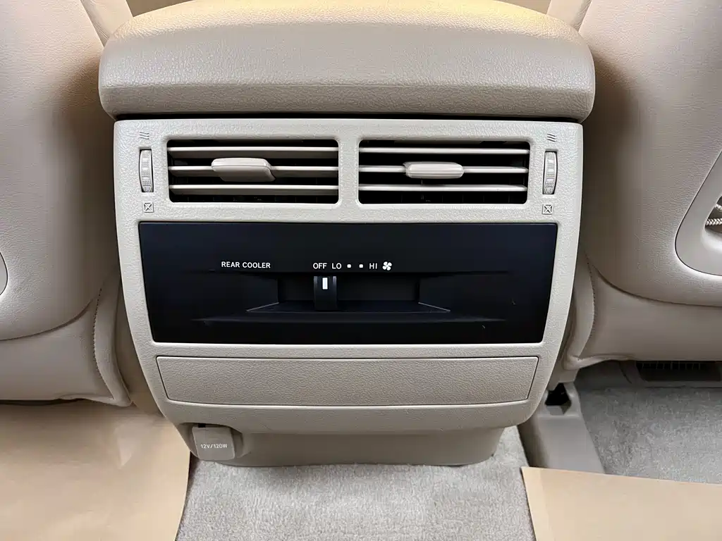 Toyota Land Cruiser (Import) 2017 4.0L Automatic 2019 - thumbnail 24