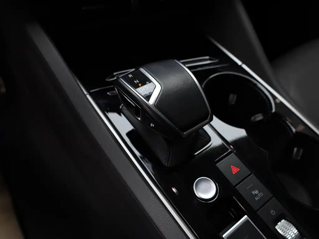 Volkswagen Touareg 2022 3.0TSI R-Line Edition Black Sport Package 2023 - thumbnail 9