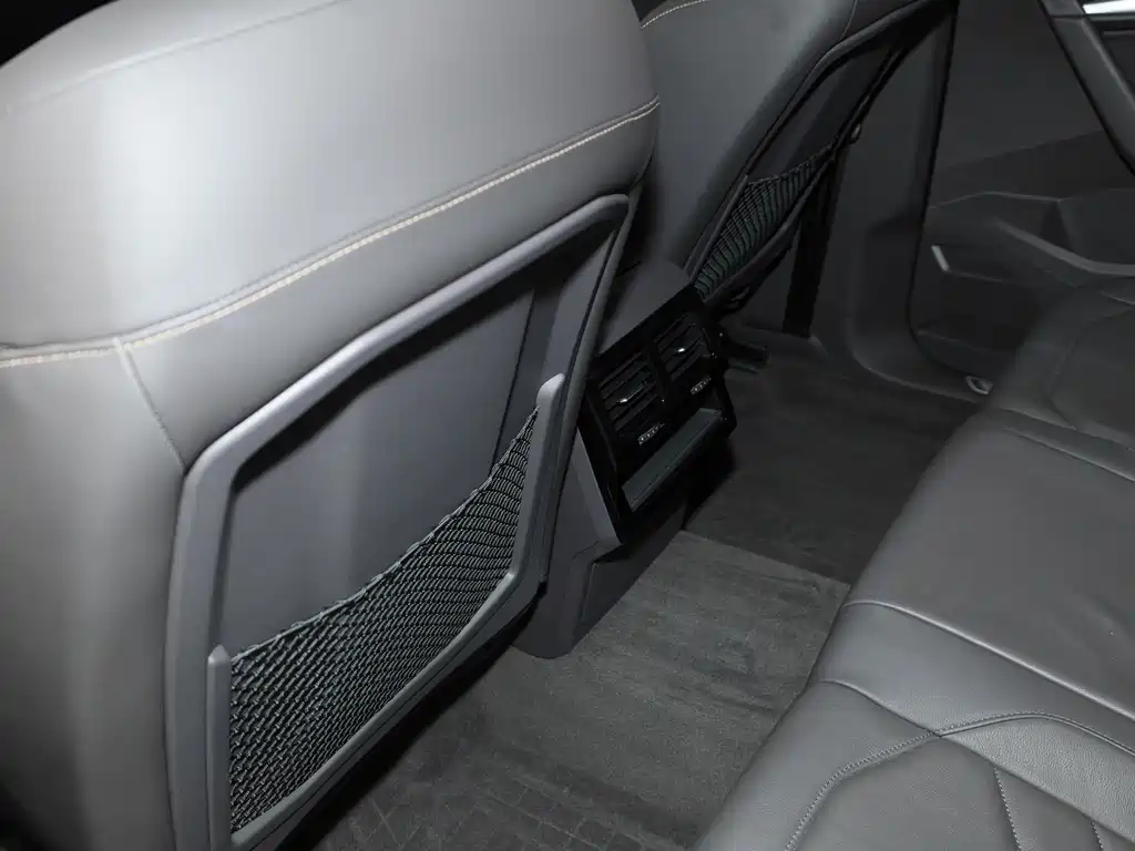 Volkswagen Touareg 2022 3.0TSI R-Line Edition Black Sport Package 2023 - thumbnail 12