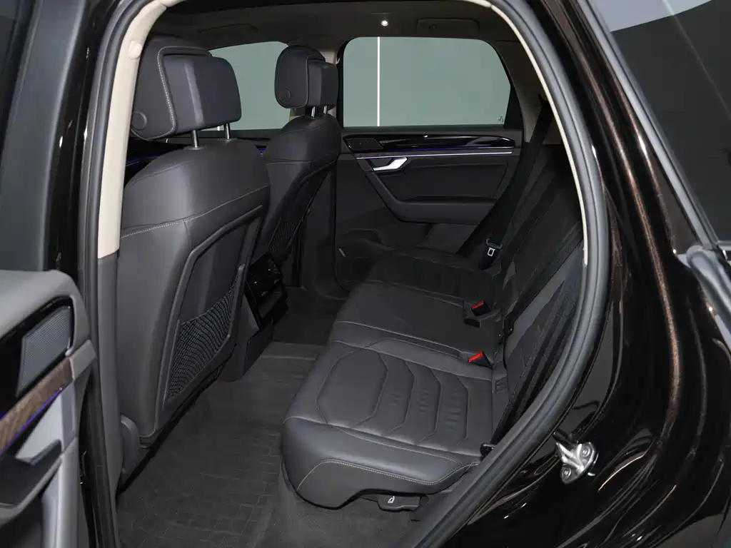 Volkswagen Touareg 2022 3.0TSI R-Line Edition Black Sport Package 2023 - thumbnail 15