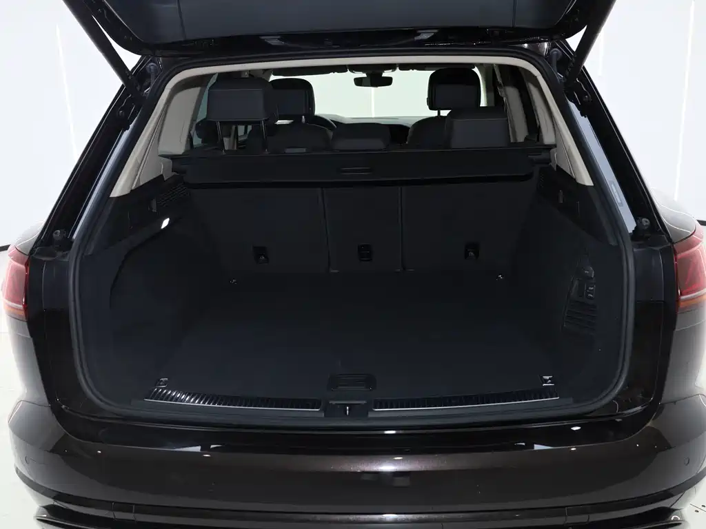 Volkswagen Touareg 2022 3.0TSI R-Line Edition Black Sport Package 2023 - thumbnail 18