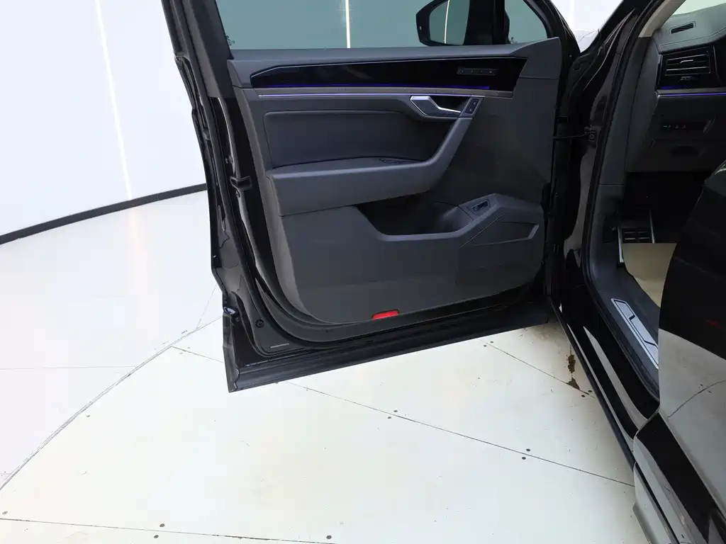 Volkswagen Touareg 2022 3.0TSI R-Line Edition Black Sport Package 2023 - thumbnail 21