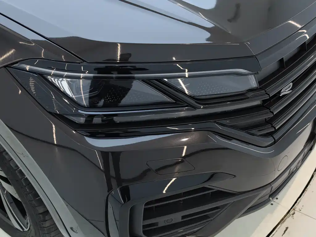 Volkswagen Touareg 2022 3.0TSI R-Line Edition Black Sport Package 2023 - thumbnail 30